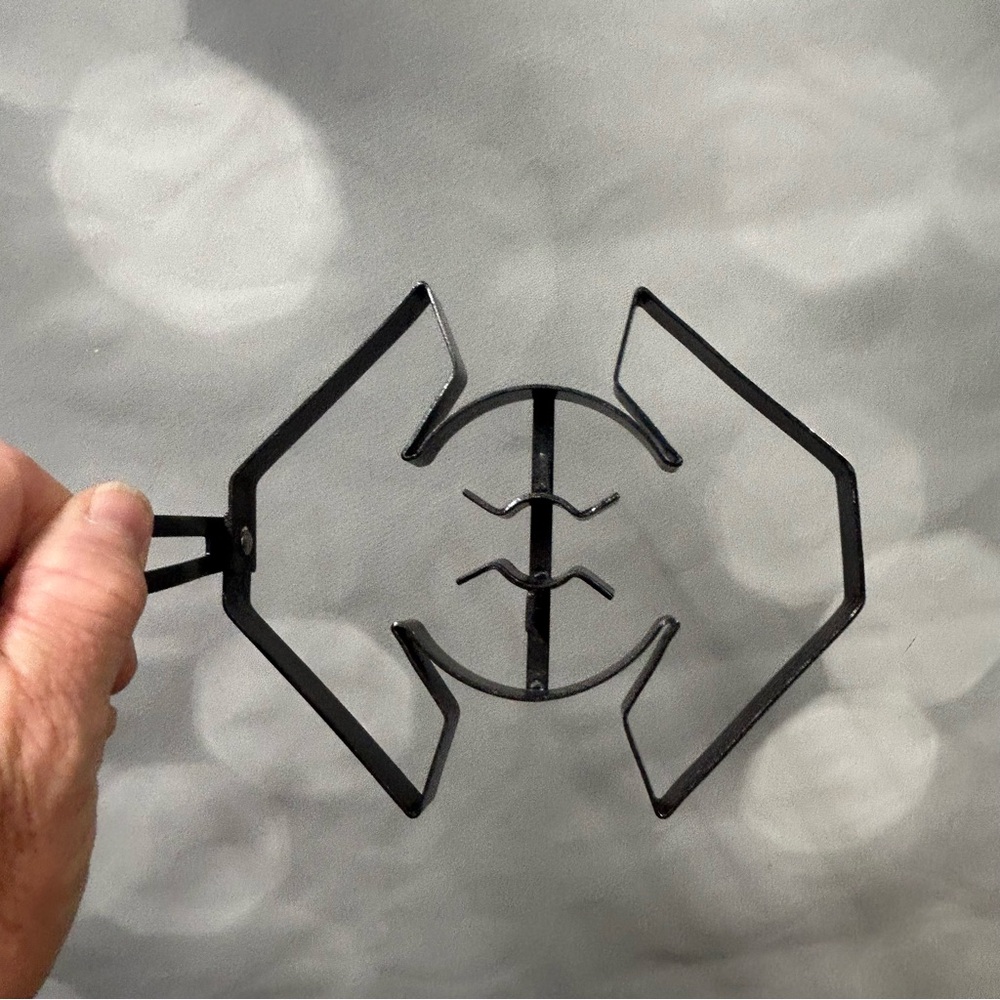 Star Wars Tie Fighter metal pancake form with pivoting‎ hand holder